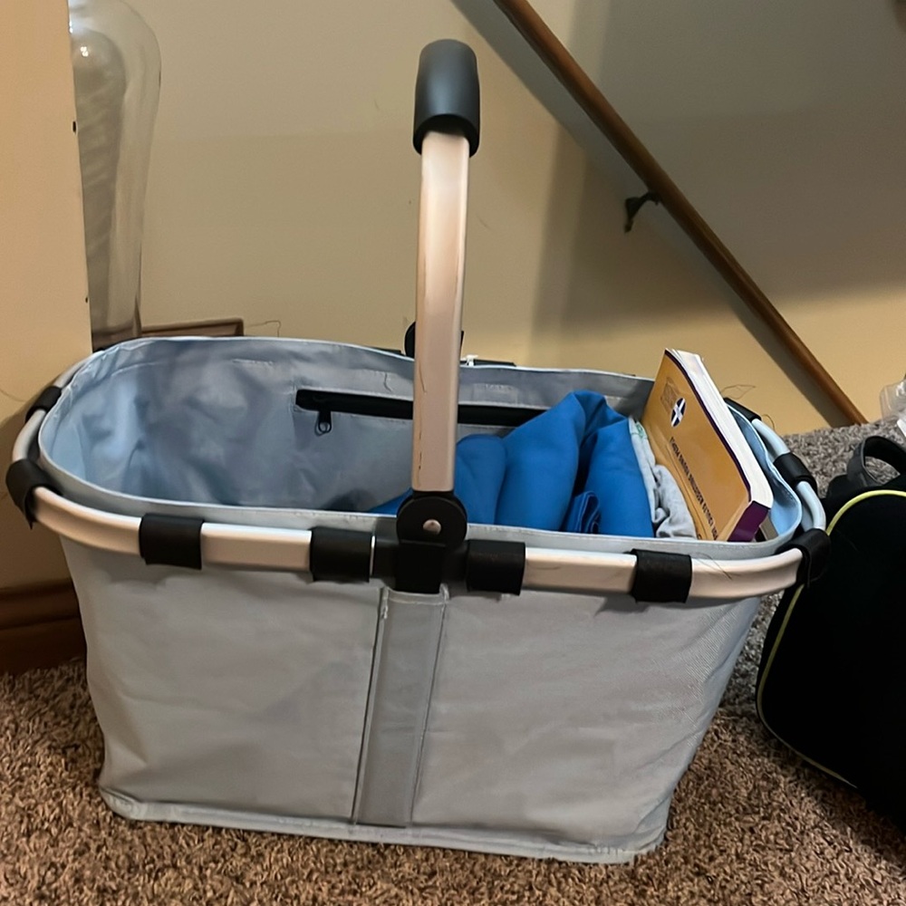Aluminium frame and polyester canvas basket